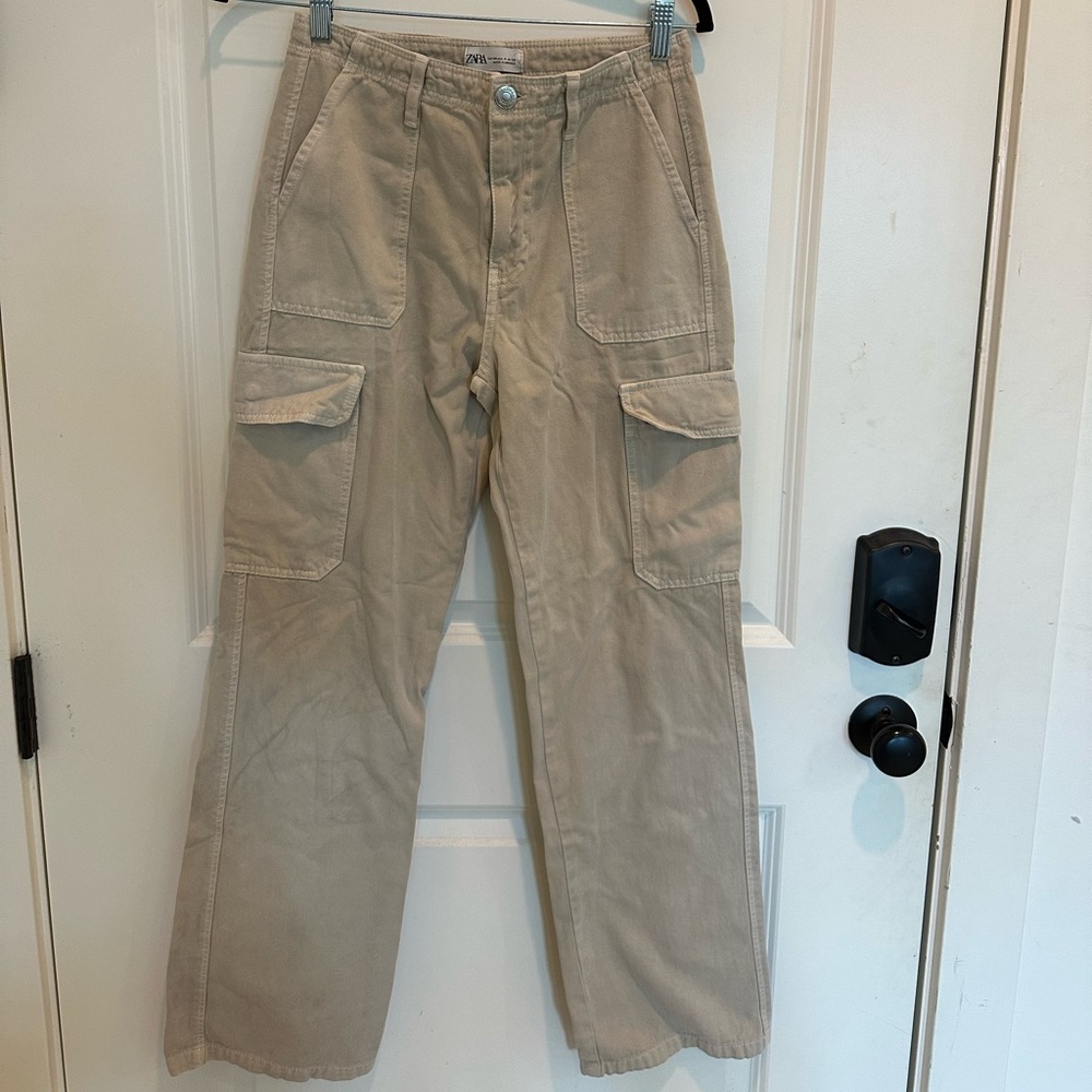 Zara beige cargo pants size USA 4